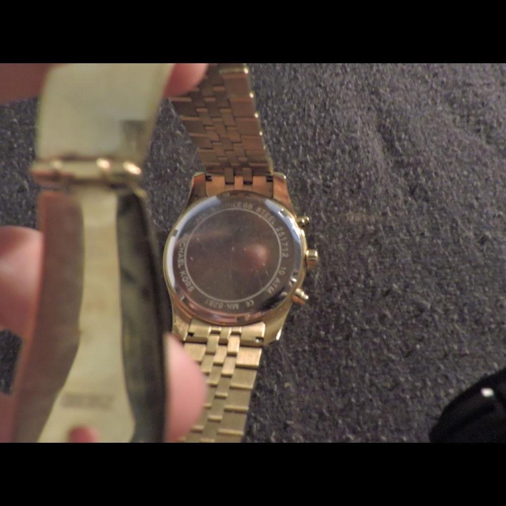 Michael kors men’s Lexington gold watch - Picture 2 of 4